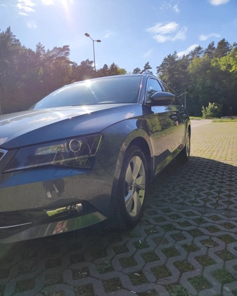 Skoda Superb cena 60000 przebieg: 185812, rok produkcji 2016 z Kielce małe 79